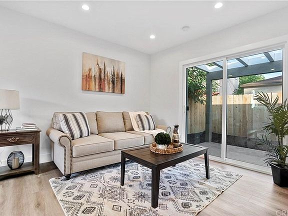 4th image of 16010 Wyandotte St #16012