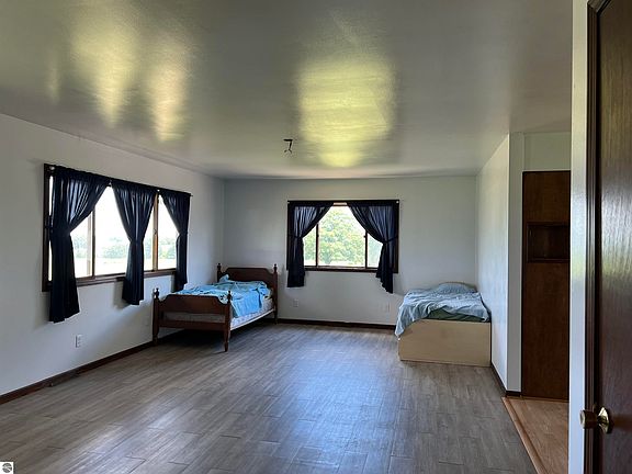 3rd image of 11499 W Fremont Rd