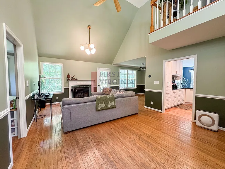 202 Blackthorn Ln — Photo 5