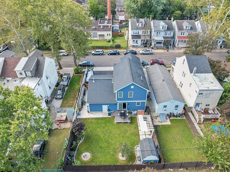 234 Howell St — Photo 38