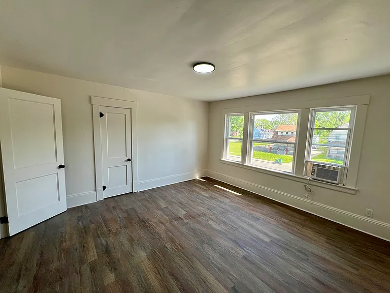 15264 Broadway Ave — Photo 17