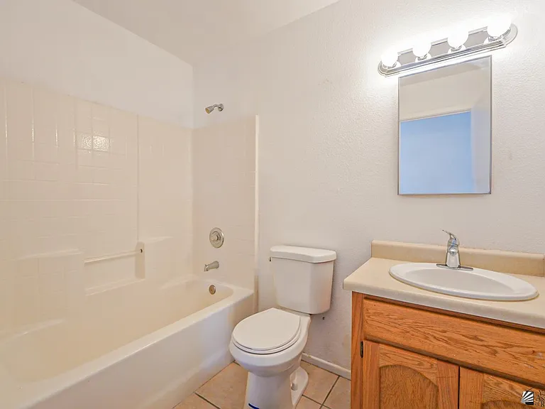 604 E Yucca St — Photo 15