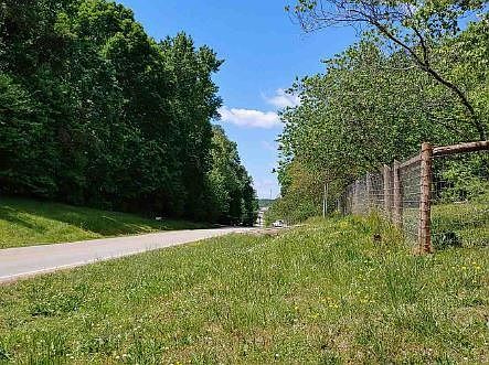 Exterior Neighborhood (street photo)