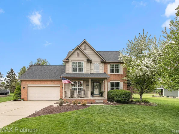 7478 Bingham Rd, Brighton, MI 48116