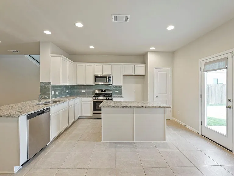 202 Driftwood Ln — Photo 10