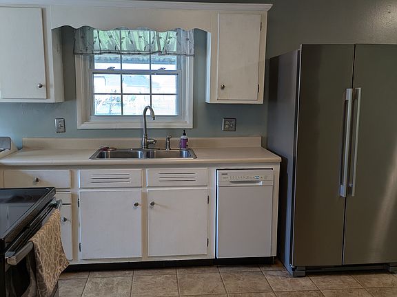 5th image of 2470 Galewood St