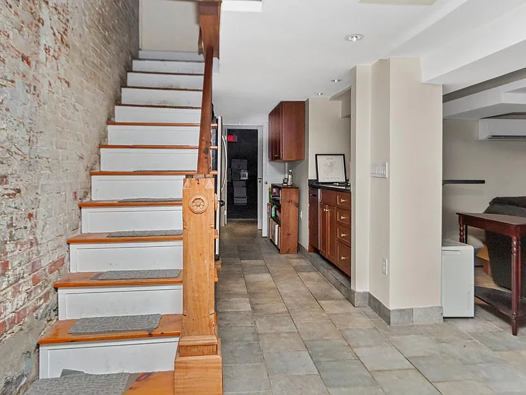 249 Bunker Hill St #B — Photo 8
