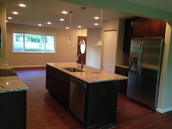 4th image of 147 Fiesta Cir