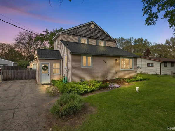 776 Fairledge St, Lake Orion, MI 48362
