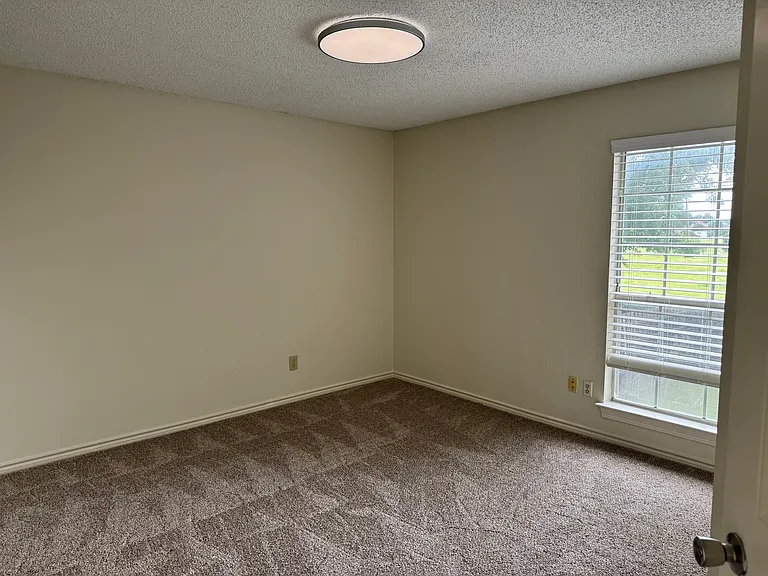 3704 Racquet Ct — Photo 17