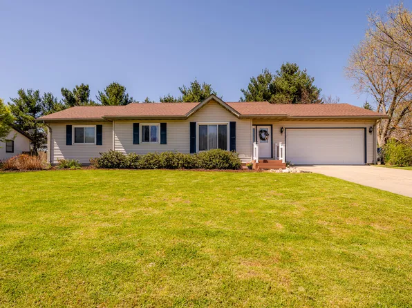 3908 Green Acre Dr, Saint Joseph, MI 49085
