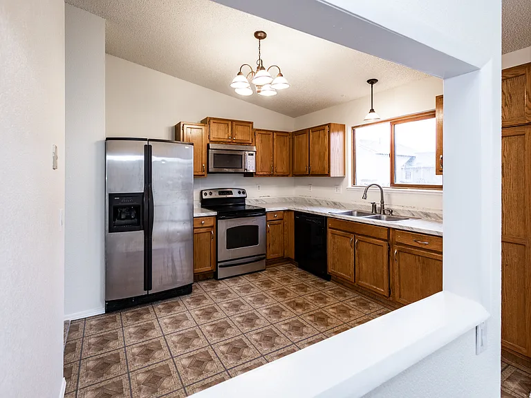 5160 Alton Dr — Photo 8