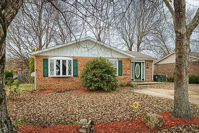 1st image of 245 Robin Cir