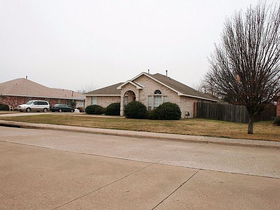 4th image of 1101 Mockingbird Ln
