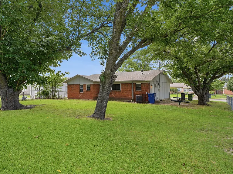 501 Rosewood Hills Dr — Photo 23