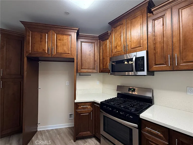 242 S Redwood Ave #C — Photo 1