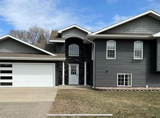 1800 64th St NW, Minot, ND 58703