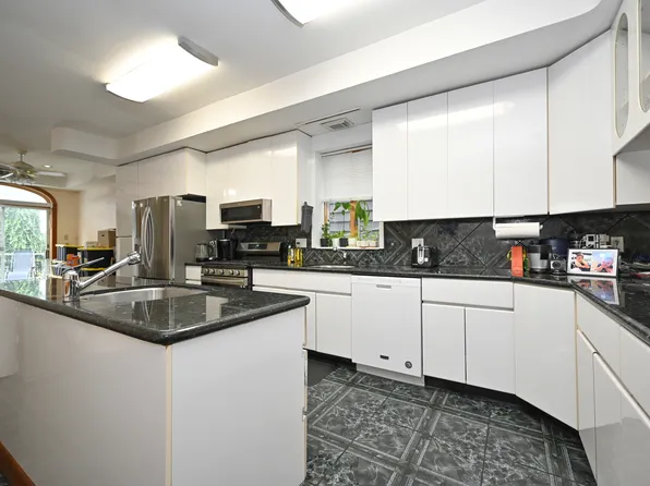 1479 East 32nd Street image 4 of 21