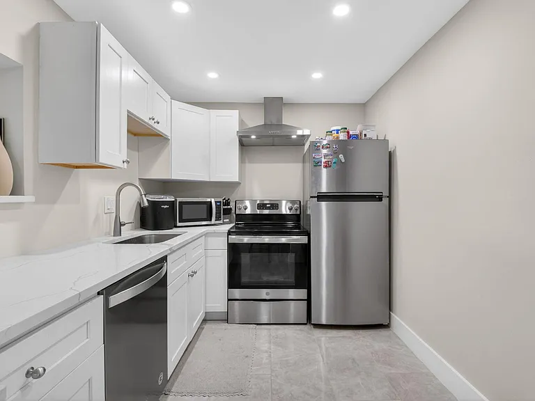480 NW 20th St #205 — Photo 10