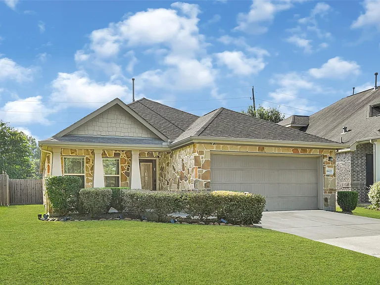 16622 Lake Prince Ln — Photo 2