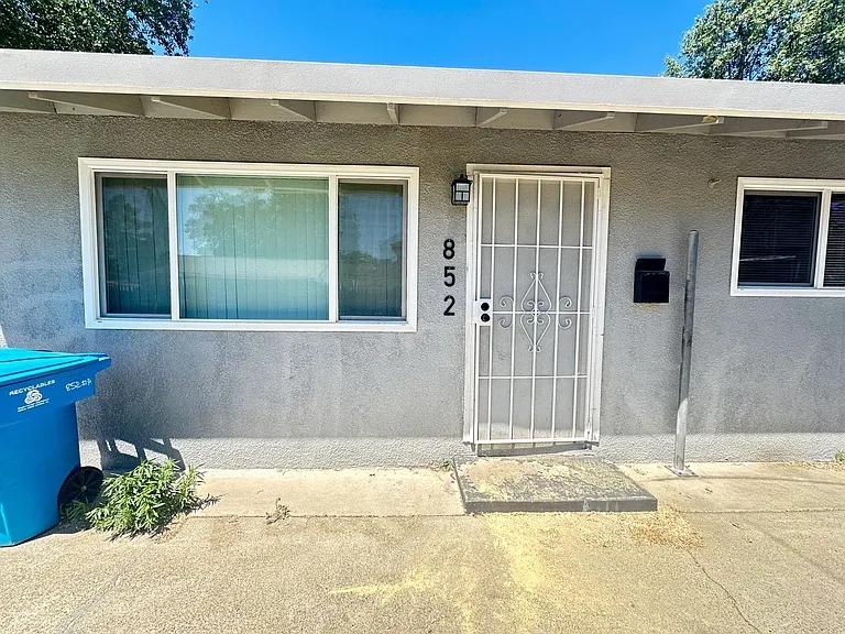 852 Orange St — Photo 1
