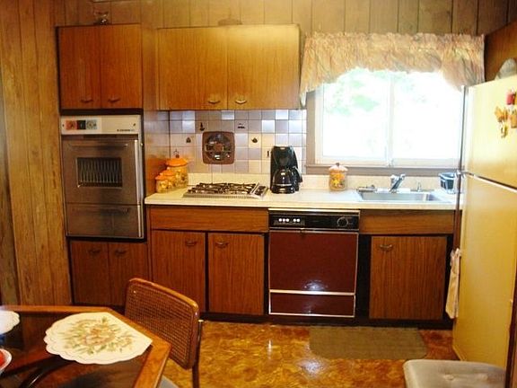 4th image of 1 Dellwood Ct