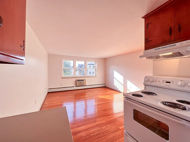 180 Bond St / Theo Investments LLC — Photo 17