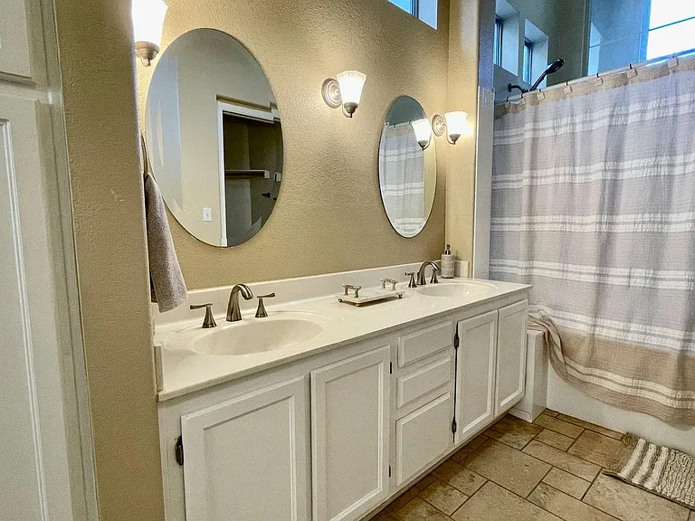 1147 E Amberwood Dr — Photo 18