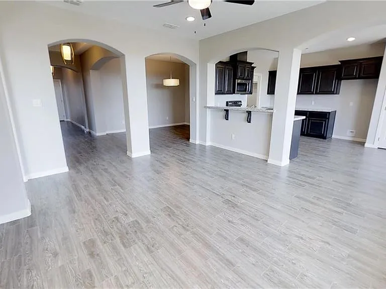 5261 Lost Creek Ln — Photo 2