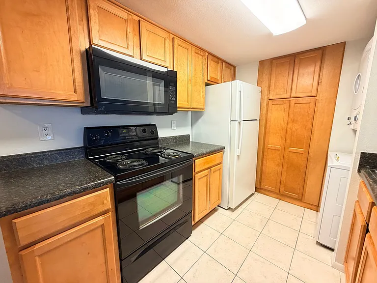 Glenbrooke Apartments — Photo 4