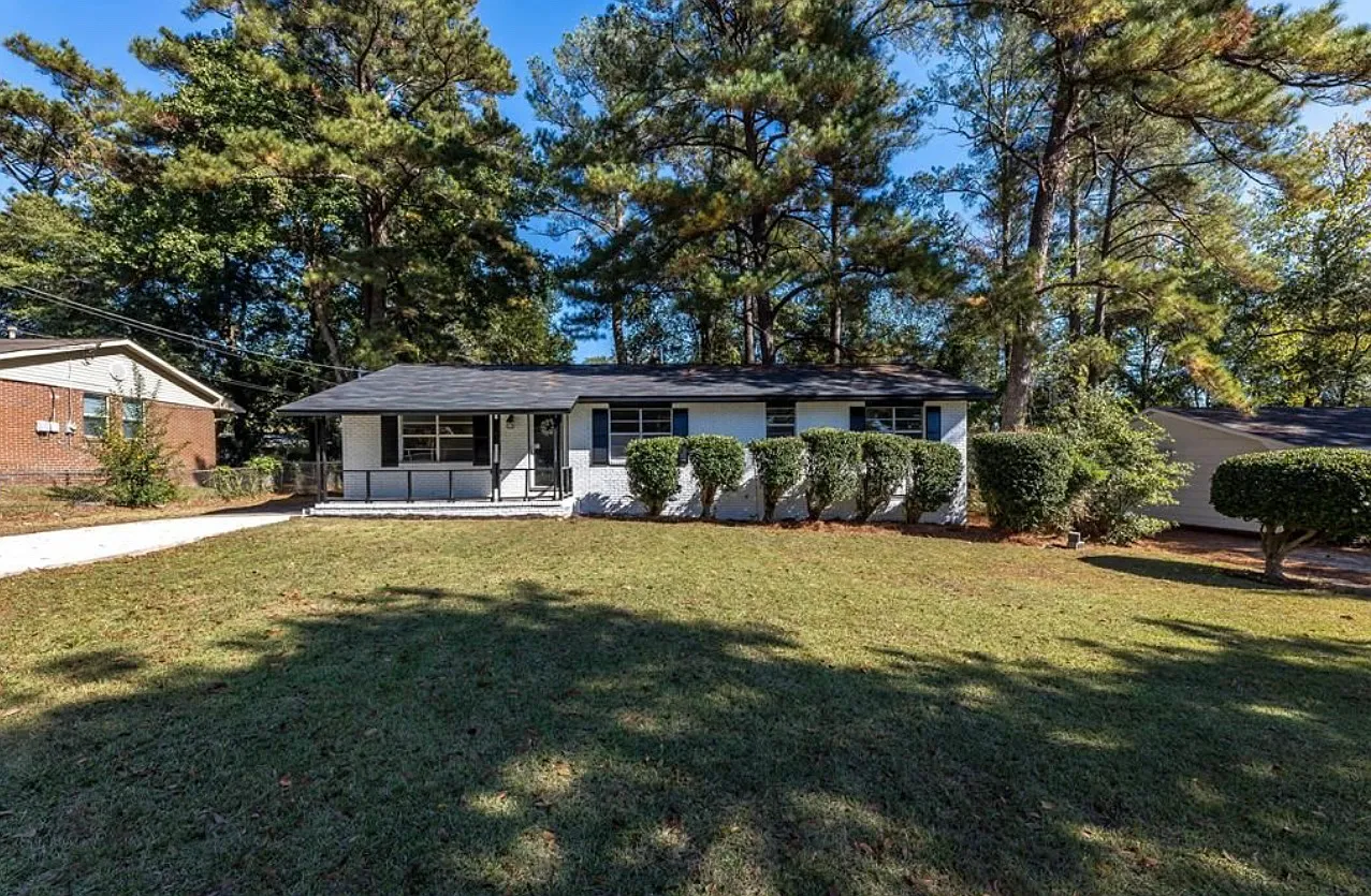 6047 Capri Cir photo 1