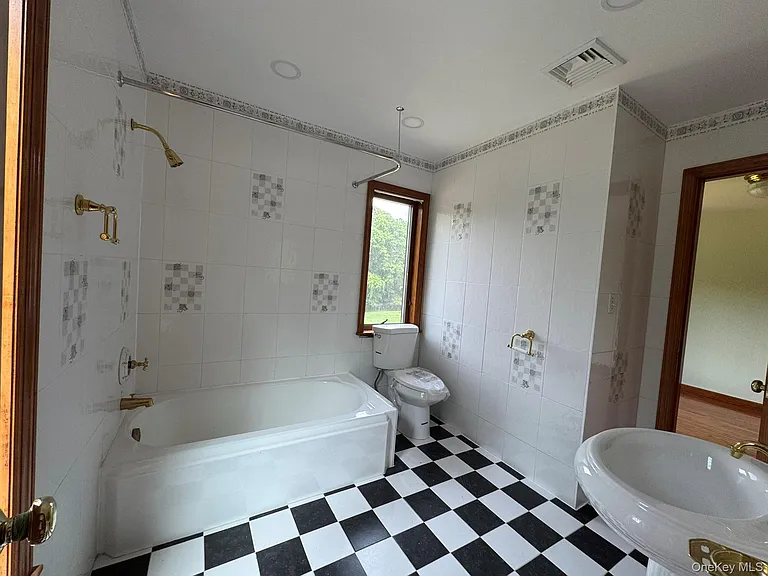227 Beverly Rd — Photo 32