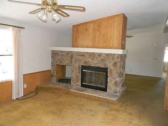 family room, gas fireplace