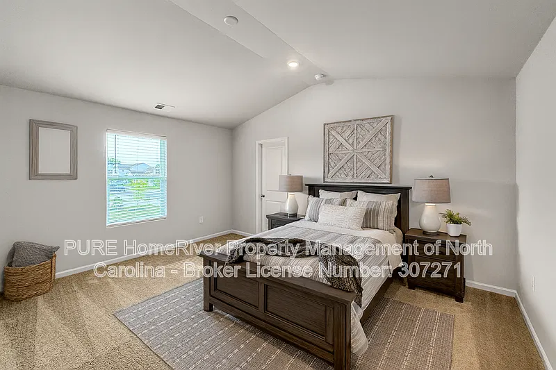 4 bed, 2.5 bath, 1800 sqft, $1,935 — Photo 4