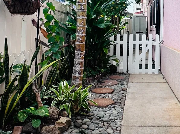 727 Hausten St, Honolulu, HI 96826