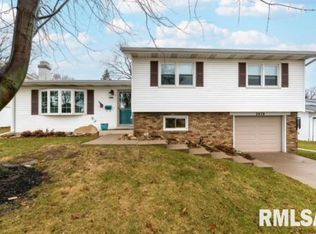 2878 S Hampton Dr, Bettendorf, IA