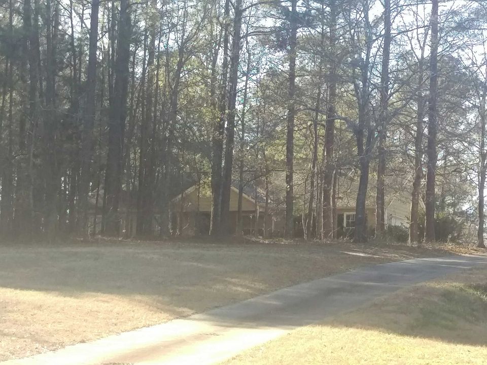 2nd image of 1490 Woodhaven Ln