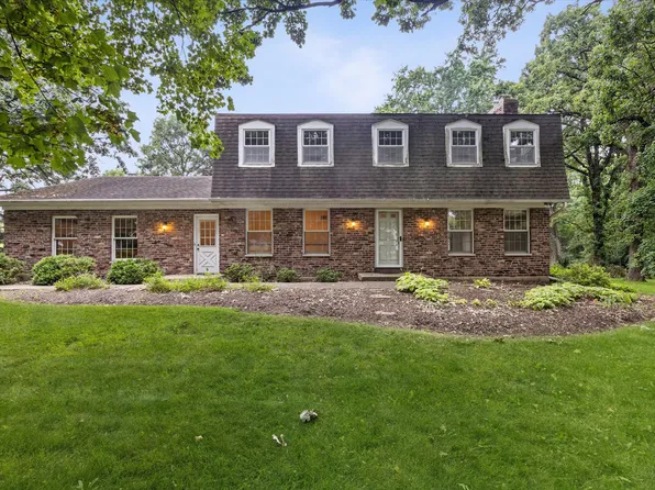 2S730 White Oak Ln, Batavia, IL 60510