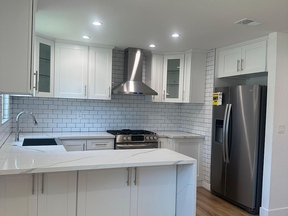 1st image of 124 S Marengo Ave #5