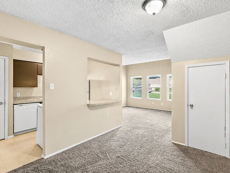 1140 Tyra Ln #C — Photo 7