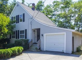 27 Hooper Rd, Dedham, MA 02026