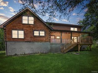 321 Spadola Ln, Shawangunk, NY 12566