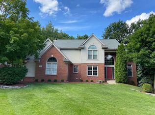 1060 Indianpipe Rd, Orion, MI 48360