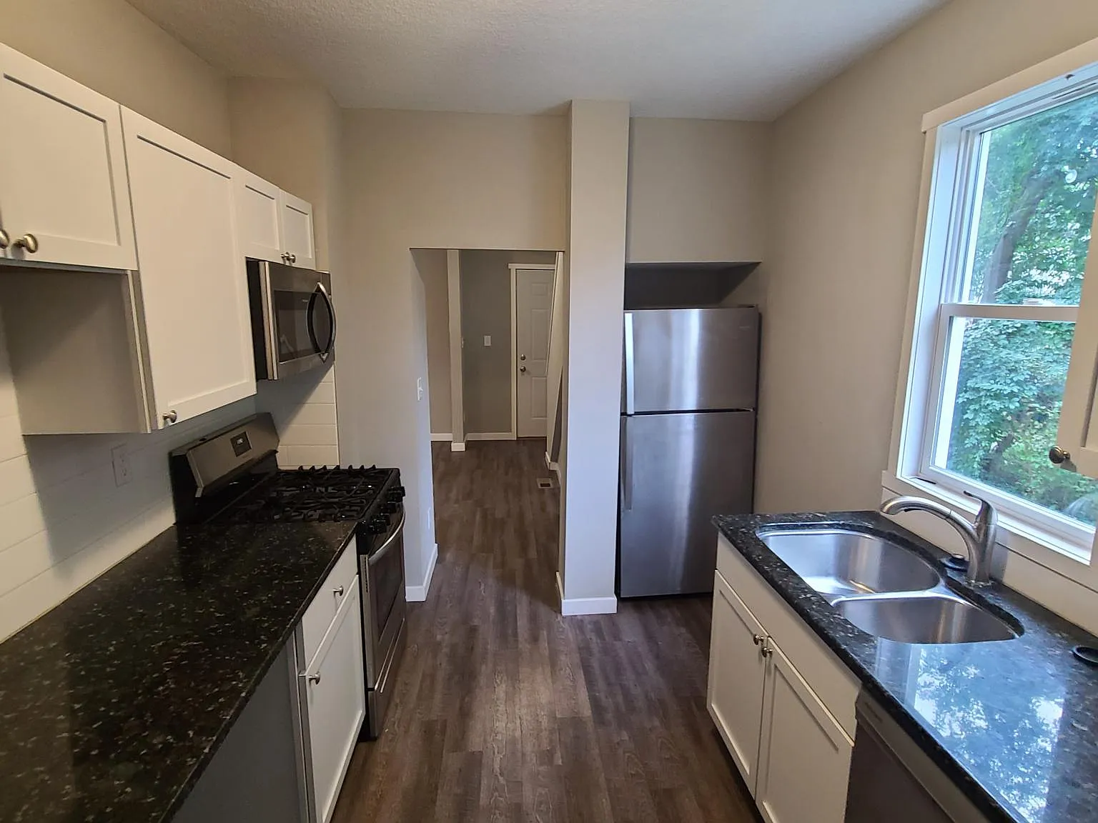 4 bed, 1500 sqft, $1,995 — Photo 3