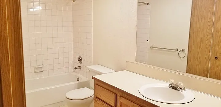 7404 W Lake Samm Py NE — Photo 7