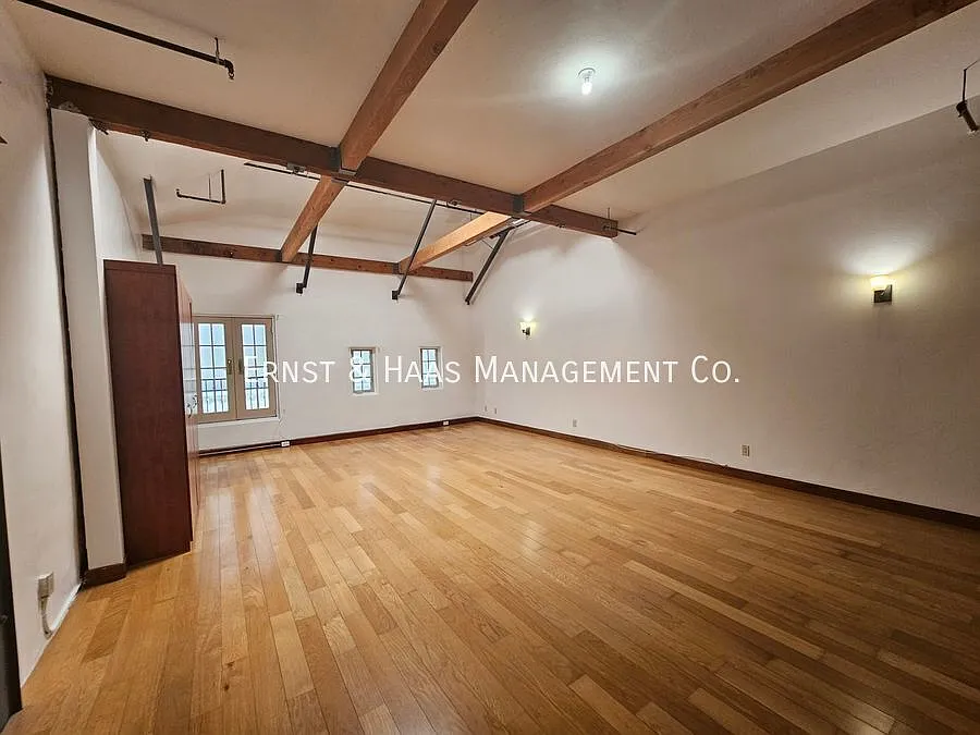 Artist Loft! — Photo 3