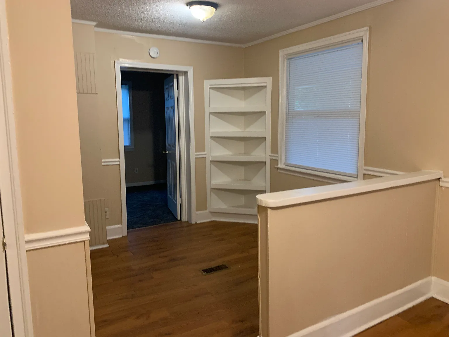 4 bed, 1000 sqft, $1,325 — Photo 3