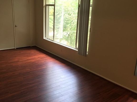 5th image of 11617 Gorham Ave APT 34