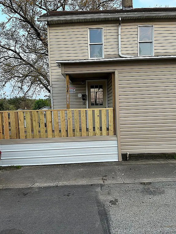 24 Winona St photo 1