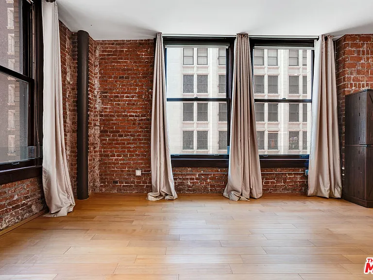 460 S Spring St #512 — Photo 13